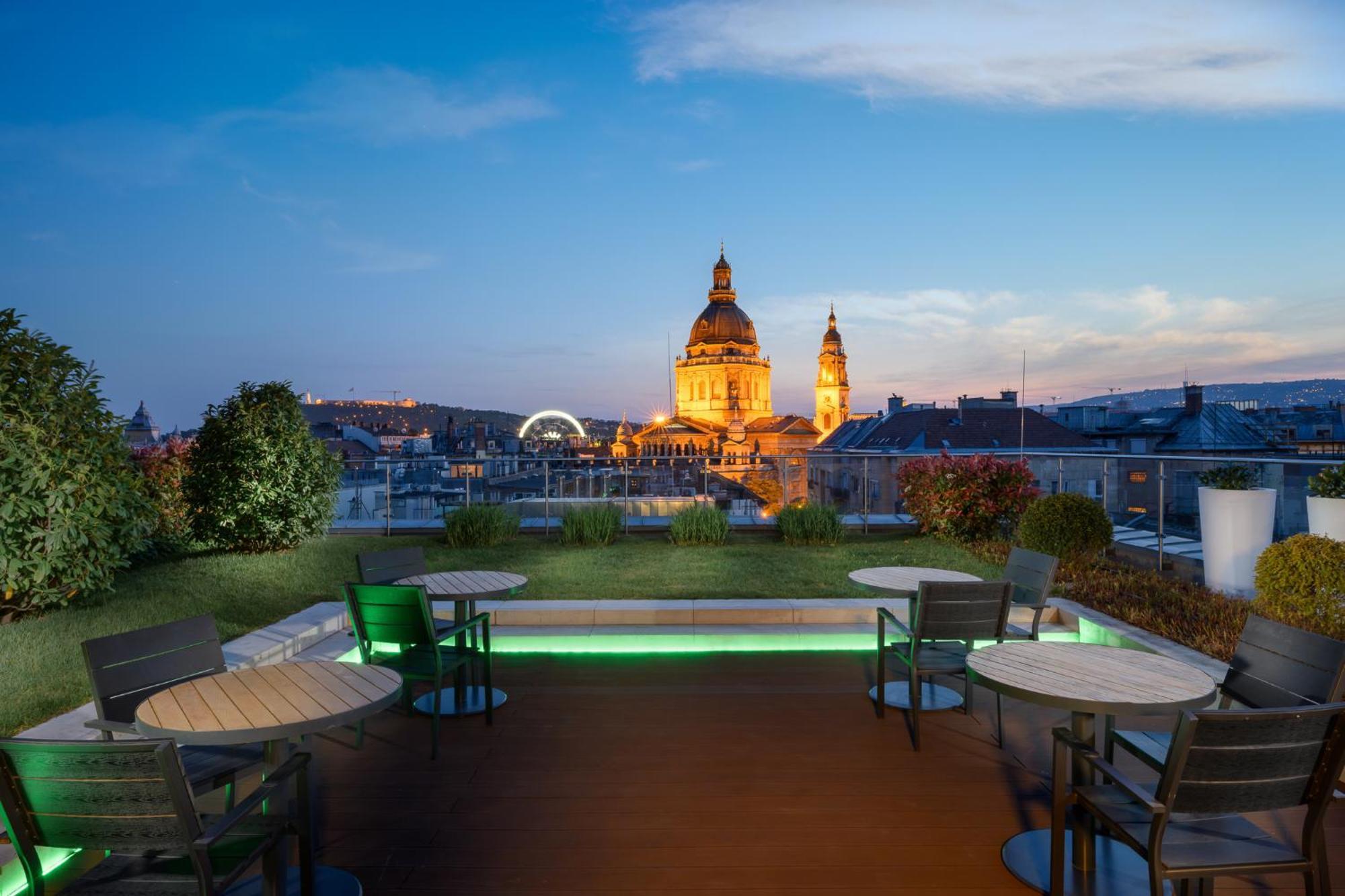 Hilton Garden Inn Budapest City Centre Exterior photo